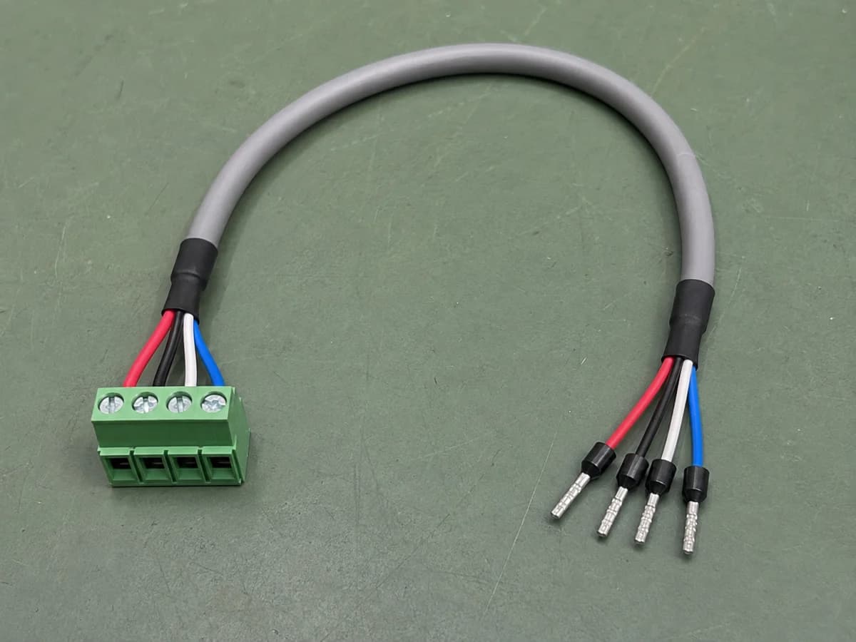 Representative four-core industrial cable with a pluggable terminal block and crimped ferrules