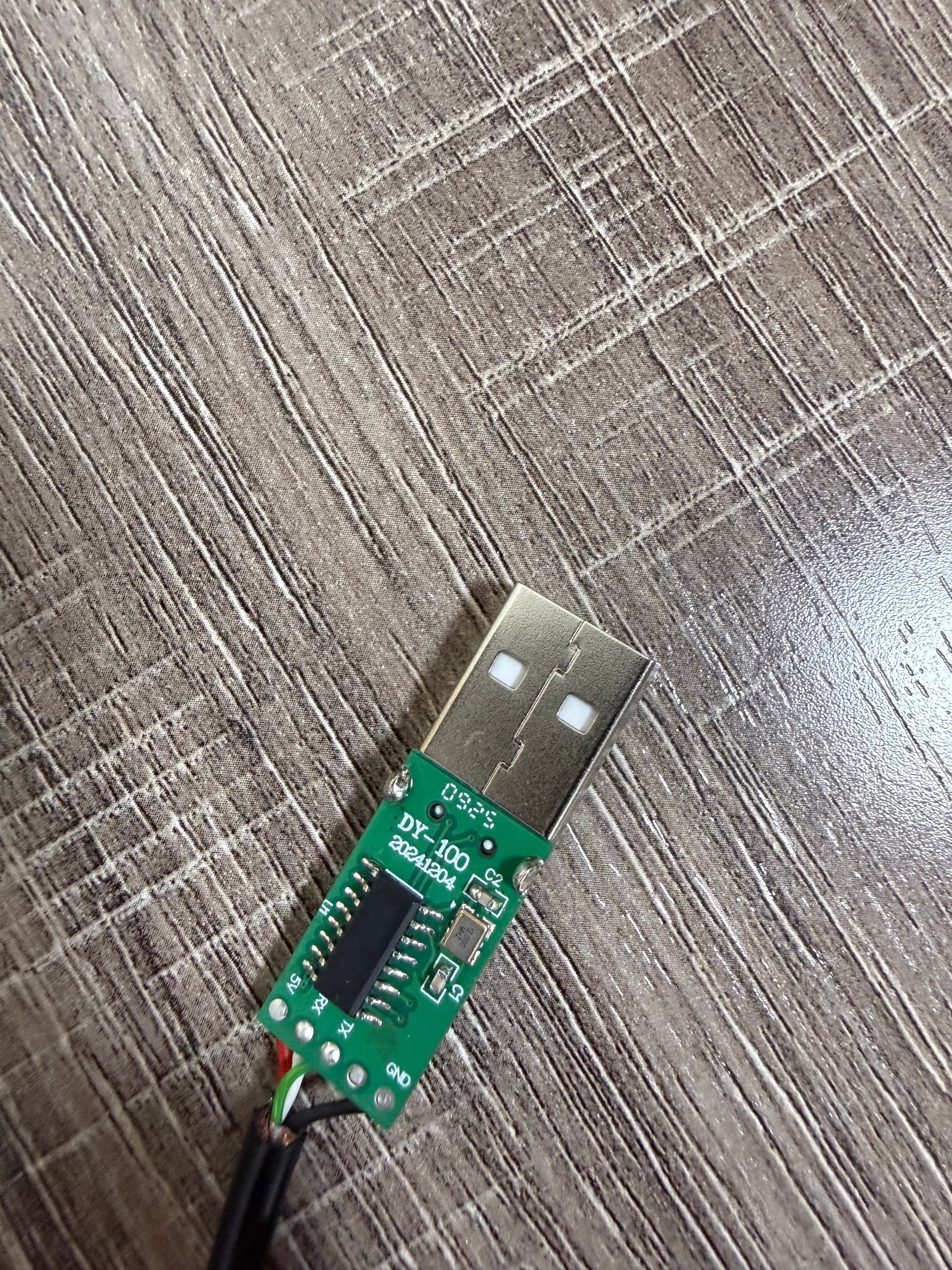 我司制作的 CH340 USB 转 TTL 串口线样例及内部结构;最终外壳与接线以确认图纸为准