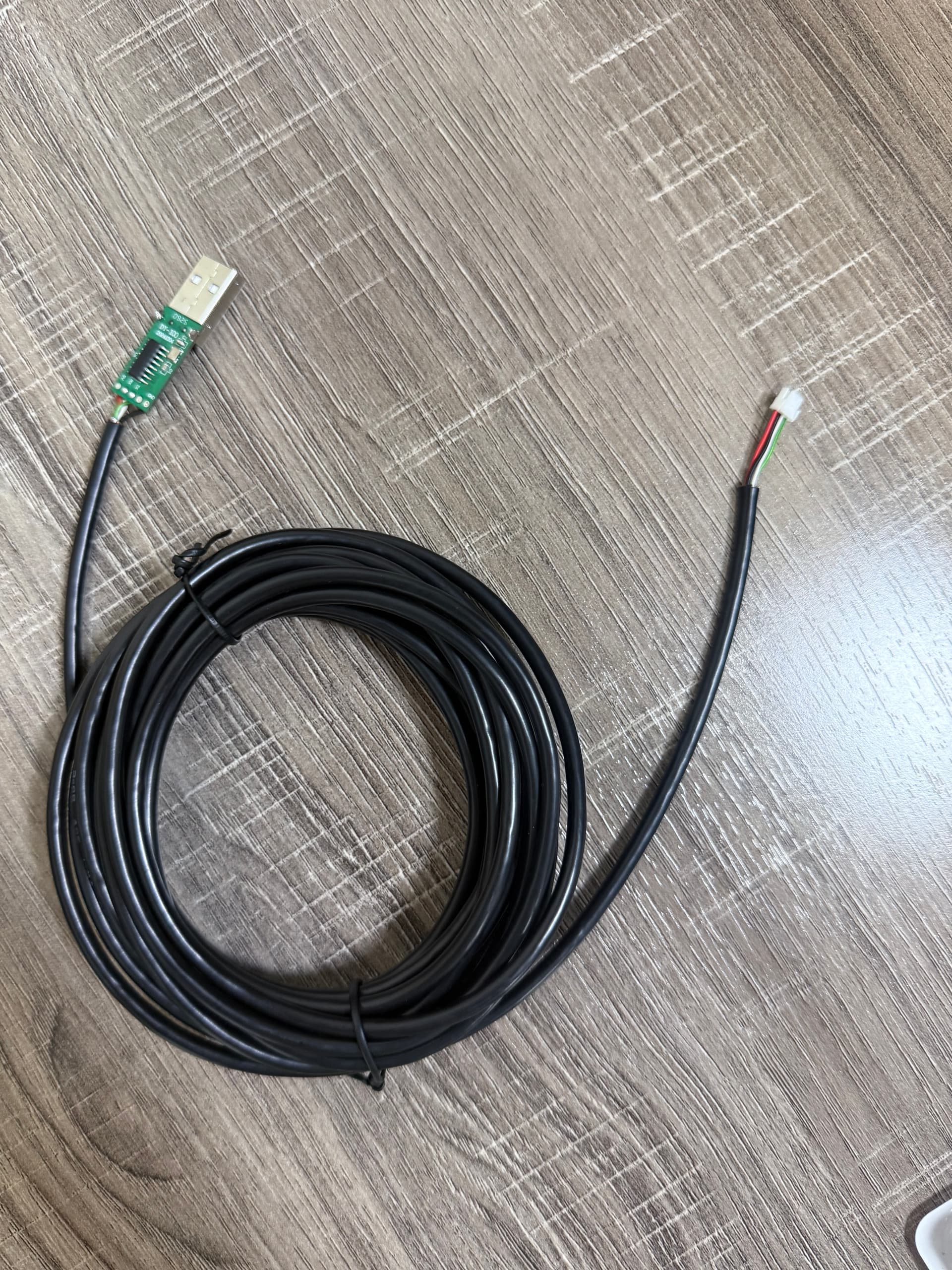 我司制作的 CH340 USB 转 TTL 串口线样例及内部结构;最终外壳与接线以确认图纸为准