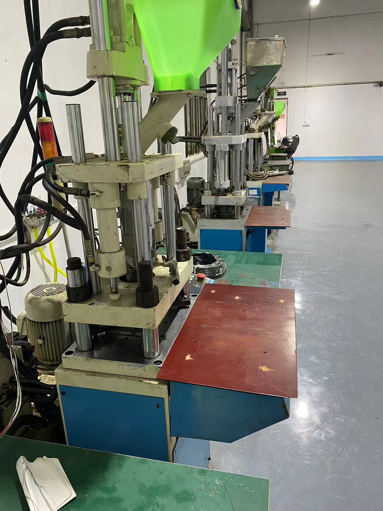 Injection molding equipment